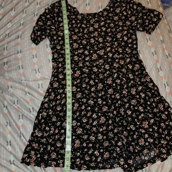 Express Floral Romper - Picture 5 of 5